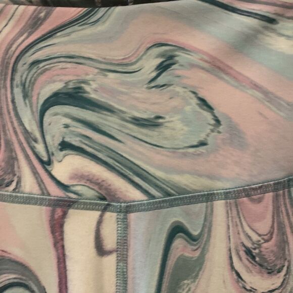 Old Navy High-rise go dry marble design leggings size L - Picture 4 of 5